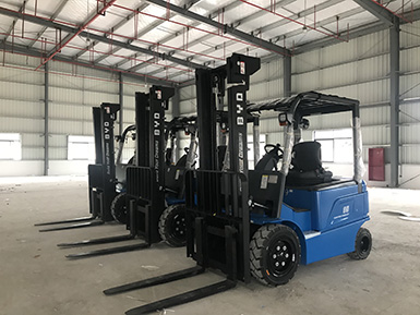 感謝蔡總的大力支持，再次購買3+1臺比亞迪叉車，祝：生意興??！