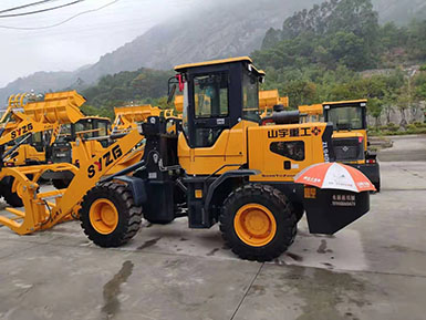 恭喜羅總喜提新車，山宇裝載機940走起，山宇重工，助您成功！